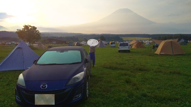 富士山の前で車中泊した写真